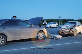 В Гагаринском районе столкнулись Toyota Camry и Chevrolet: есть пострадавшие